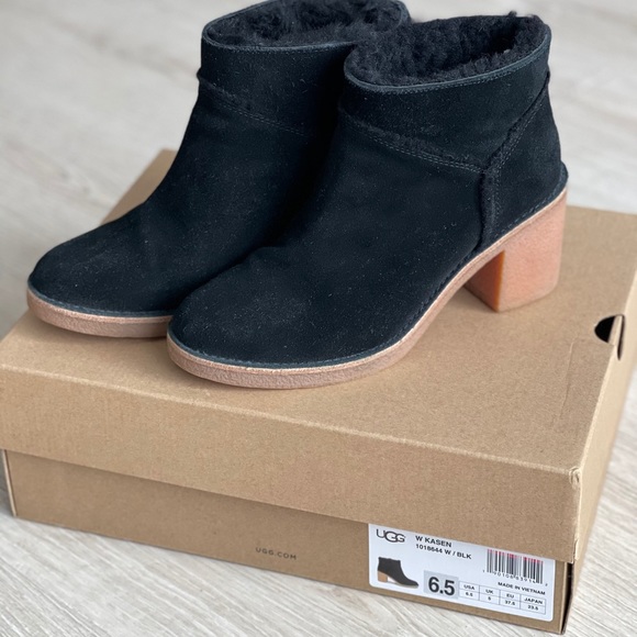 Ugg Kasen Booties—Black 6.5 - Picture 2 of 5